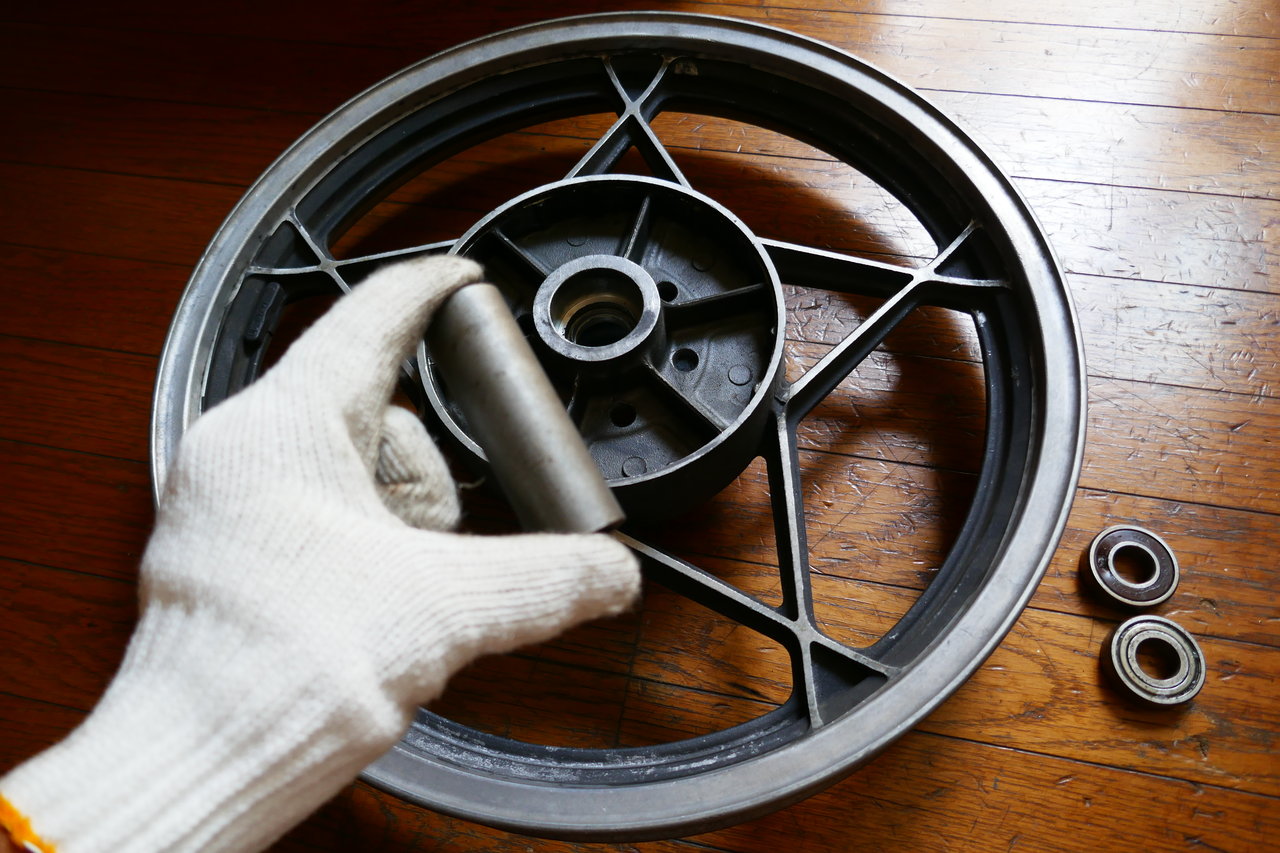 GSX750S カタナ 純正 リアホイール 18×2.15 (190000DJ0110) GSX750Sカタナ 純正リアホイール - メルカリ