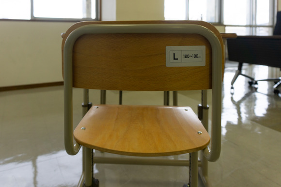 机と椅子-36