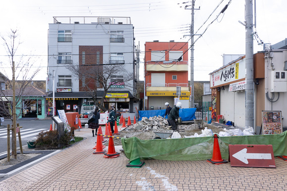 河内磐船駅前のタイル工事 202403134