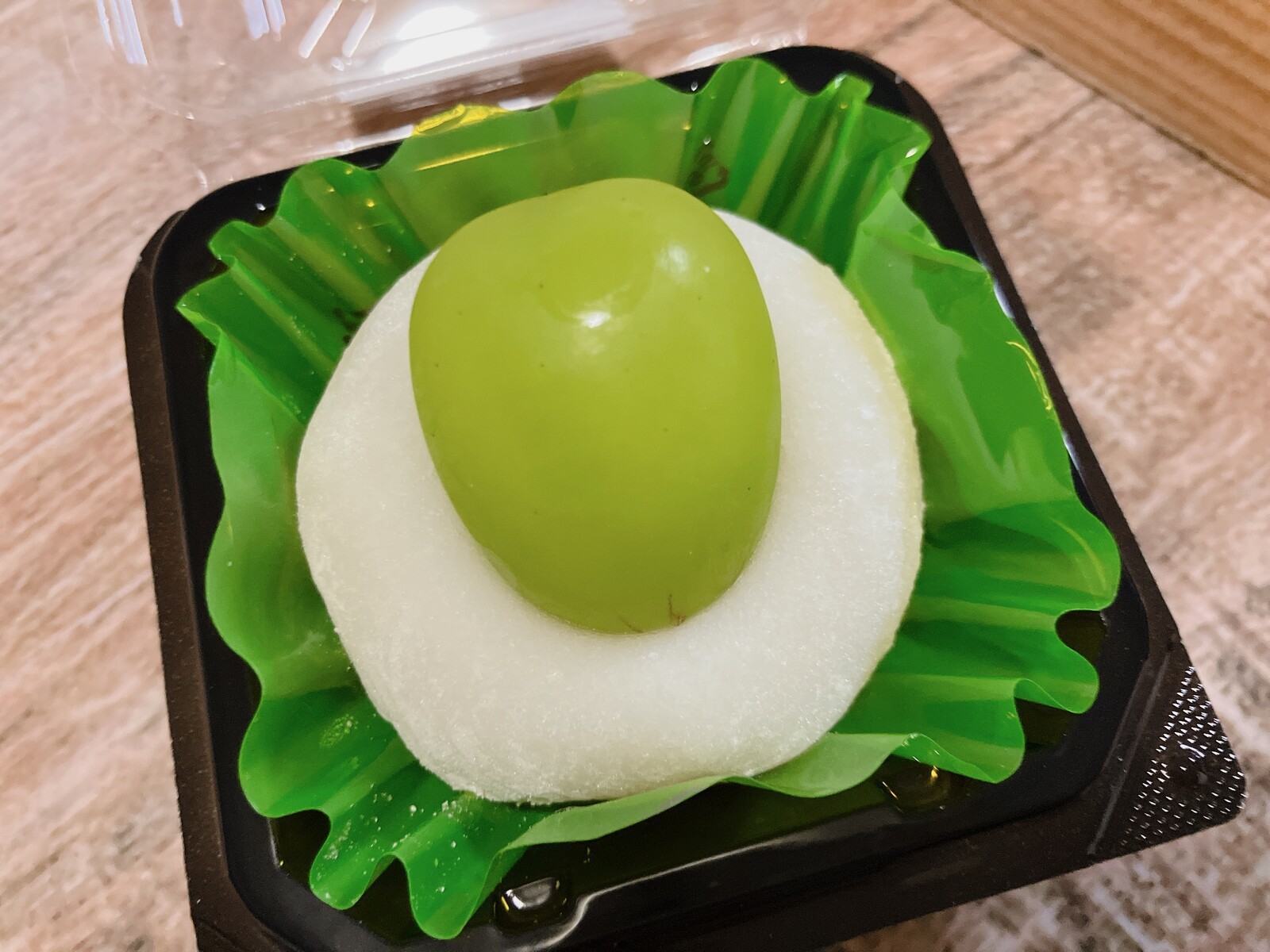 JR津田駅前にある大黒屋さんの「シャインマスカット大福」を食べてみた