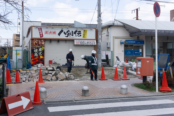 河内磐船駅前のタイル工事 202403131