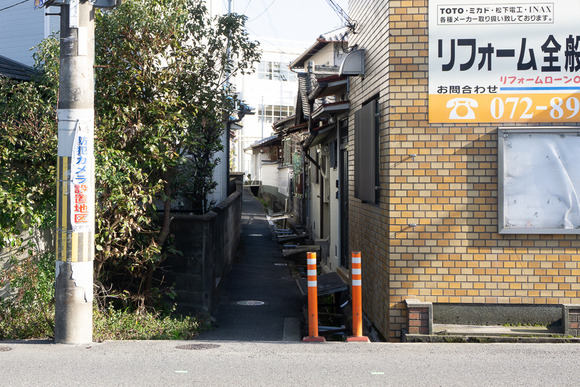 星田交差点 狭い路地 202403152