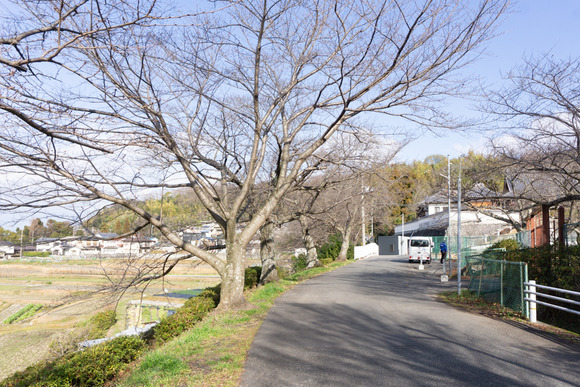 私市から河内森駅を望む-8