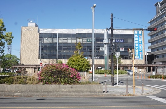 交野市駅前 ツツジ-1