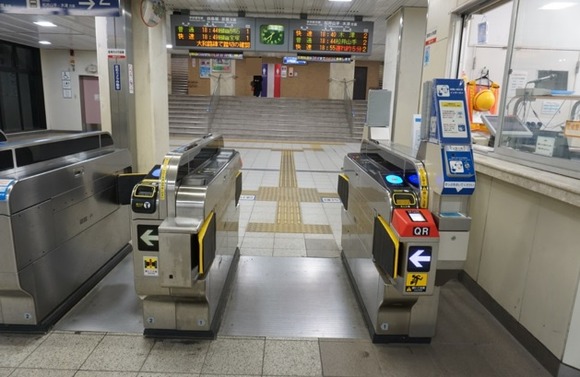 星田駅の自動改札機 202515-2