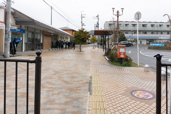 河内磐船駅前のタイル工事 202403175