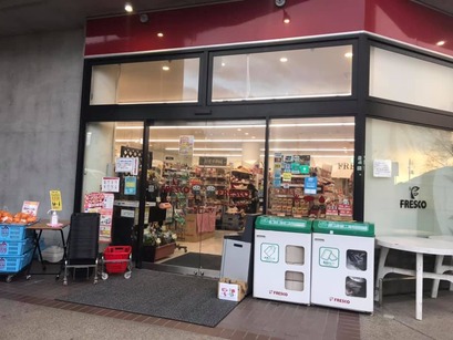 フレスコ入口