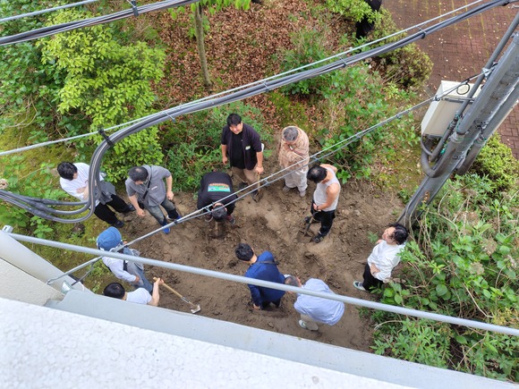 タイムカプセル 掘り起こし 上空