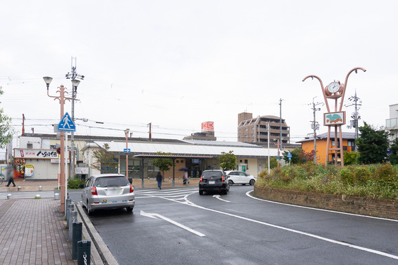 河内磐船駅前の時計塔 20241101-13