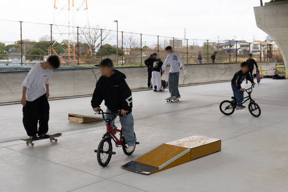倉治1丁目高架下ボール遊び広場 スケボー 20250401-2