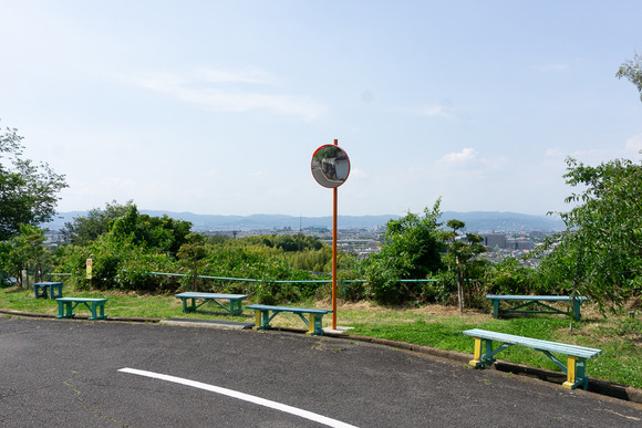 星田山手の階段 202406111