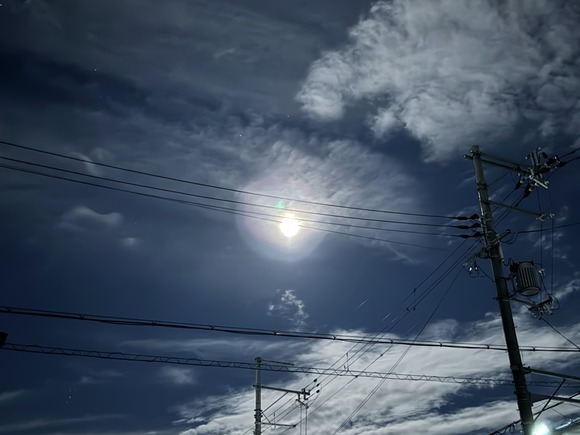 こないだの満月は2024年のなかでは最も地球から近く「スーパームーン」だったそうな