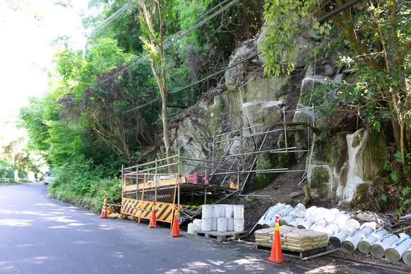 磐船神社近くの崖の工事 202405296