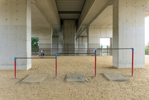 東倉治の高架下の公園 2024052818