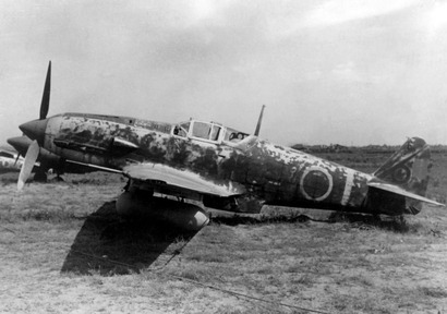 Kawasaki_Ki-61_Hien_with_drop_tank