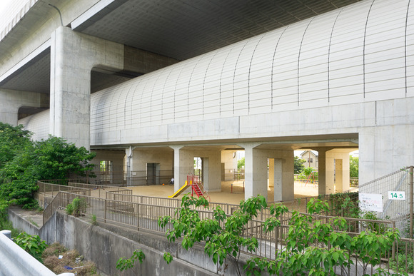 東倉治の高架下の公園 2024052817