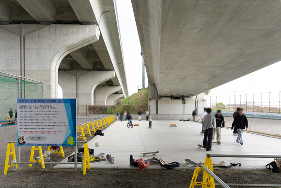 倉治1丁目高架下ボール遊び広場 スケボー 20250401-1