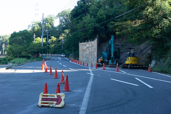 磐船神社近くの崖 20240721-3
