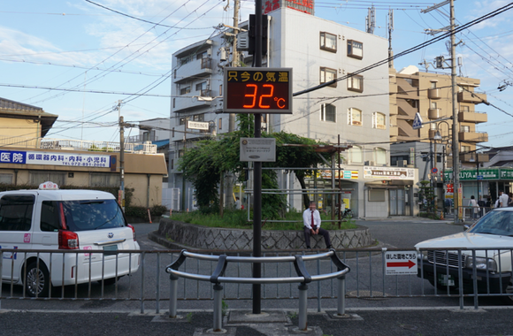 星田駅前 温度計-1