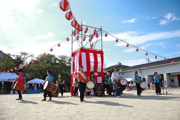 地元住民の底力を感じる天野が原の秋祭り！1200人の地域の方々がやってきた！ - 交野タイムズ