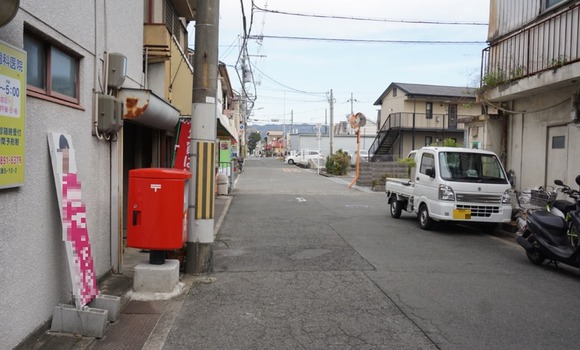 郡津駅前の郵便ポスト 20251124-1