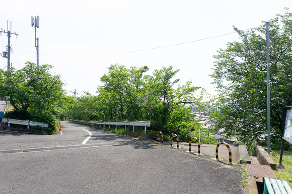 星田山手の階段 2024061113