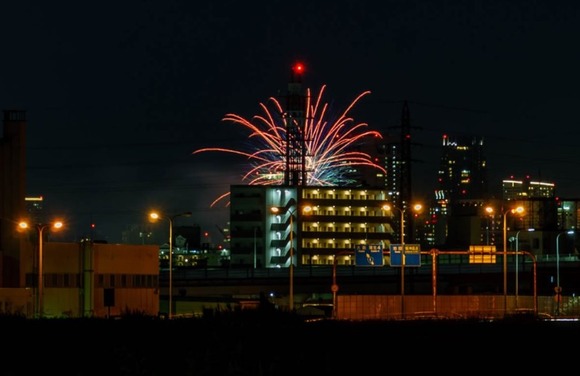 寝屋川から見た天神祭の花火