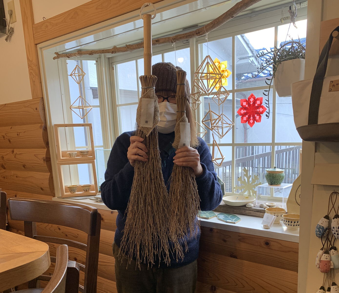 竹ほうき師匠の竹ほうきでお掃除 長く使えるっていいな おすすめお買い物シリーズ 交野タイムズ