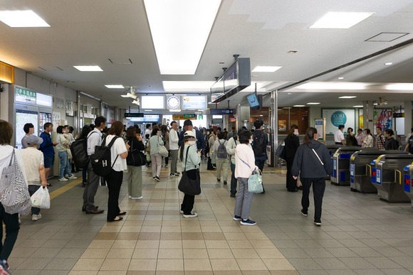 守口市駅の人身事故で京阪本線系統が運転見合わせ。運転再開の見込みは19:30ごろ