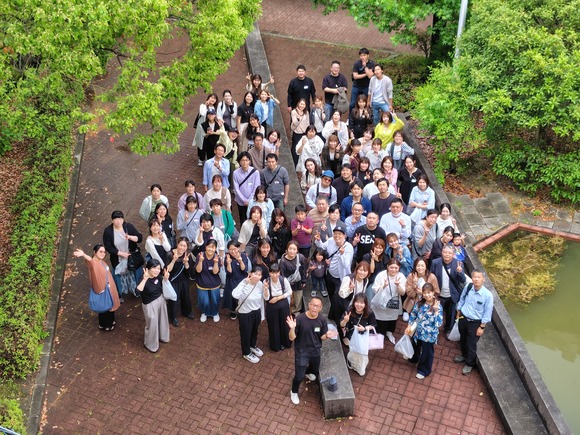 タイムカプセル 中庭の集合写真