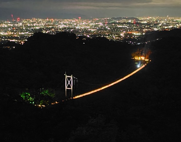 「星のブランコ」でイルミネーションが始まる。今年は展望台からの夜景も。2027年1月11日まで