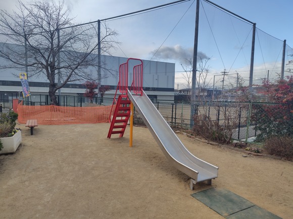 私部 公園の滑り台 20260125-1
