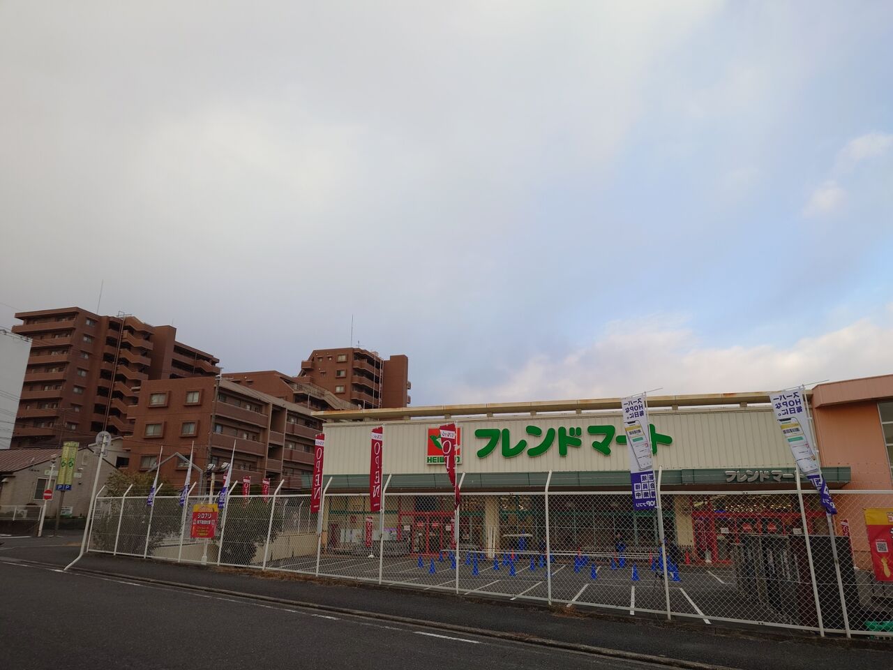 寝屋川市打上中町にあるフレンドマート東寝屋川店が改修のため休業する。2025年12月5日9時リフレッシュオープン : 第二京阪学研都市線紹介