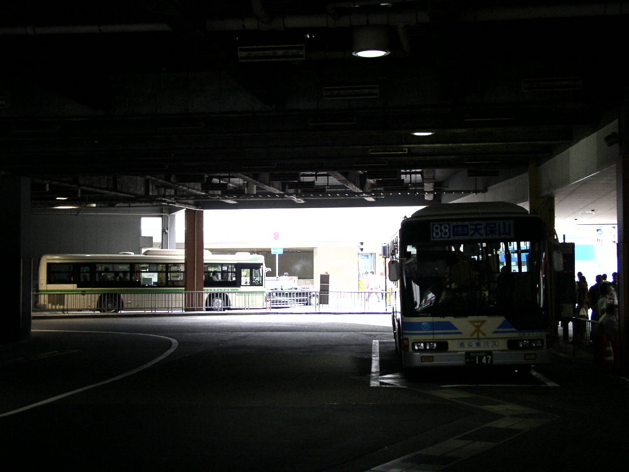 2011年当時の大阪駅前バスロータリー 交野が原道草 2011年当時の大阪駅前バスロータリー 交野が原道草