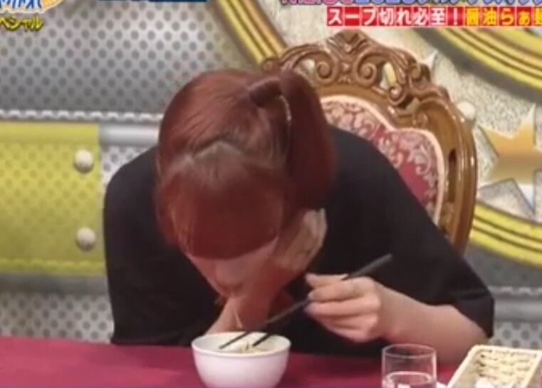 韓国事務所 Niziu の汚い食事マナーに視聴者苦言 犬食いはやめろ 器持って食べろ かたすみ速報