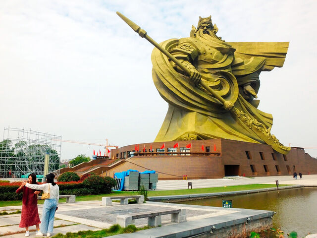 中国 三国志の英雄 関羽の巨大像 観光名所なのに 公費の無駄遣い と断罪され解体 かたすみ速報 中国 三国志の英雄 関羽の巨大像 観光名所なのに 公費の無駄遣い と断罪され解体 かたすみ速報
