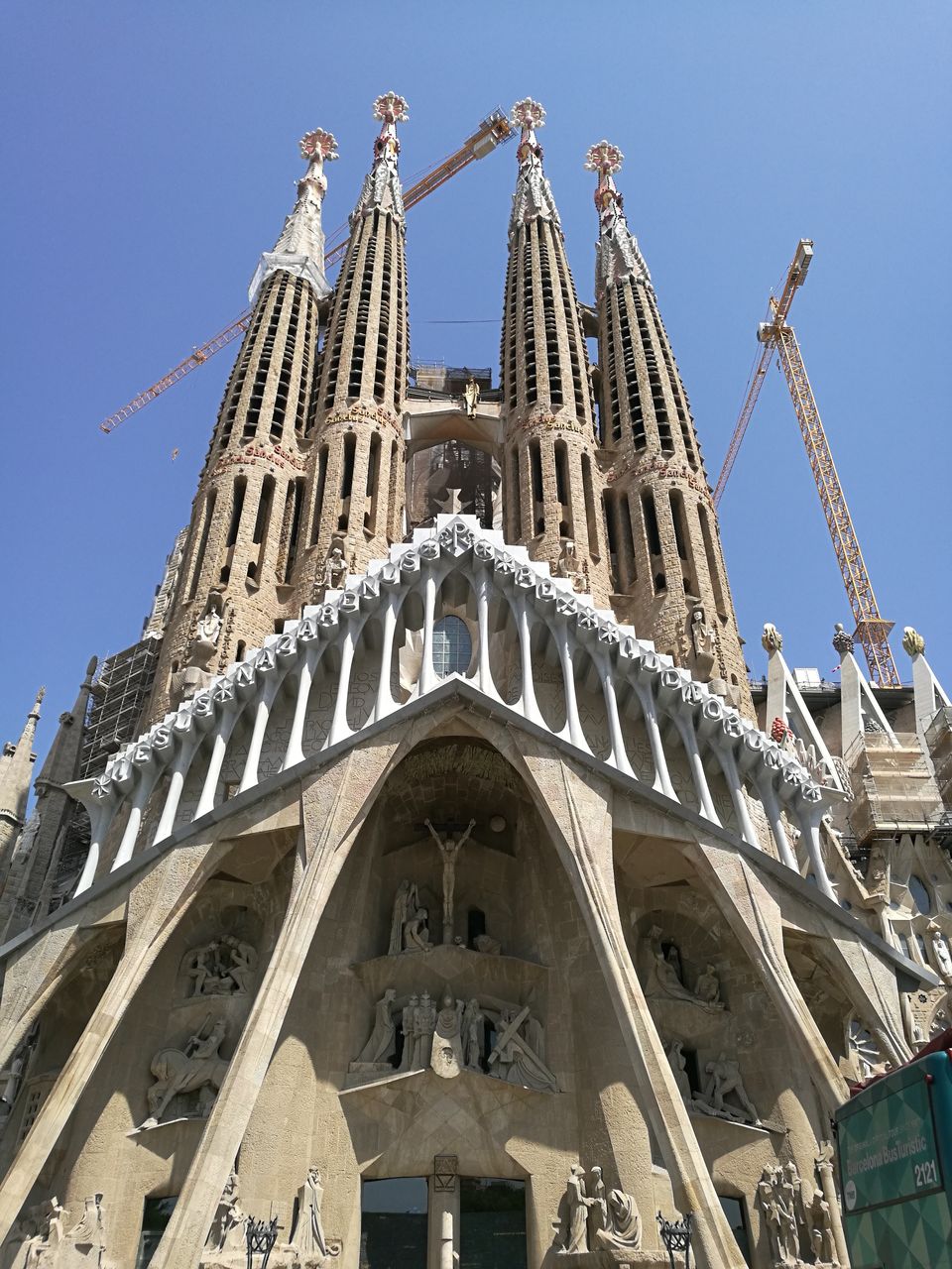 未完成のサグラダ ファミリア 藍