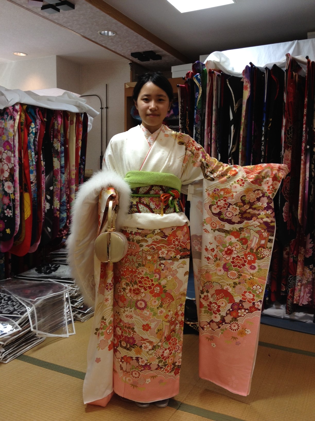 昨日白地の振袖を紹介していたら きもの店長blog 昨日白地の振袖を紹介していたら きもの店長blog