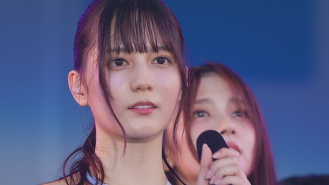 ライブ中の小坂菜緒、◯◯がないと話題に