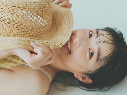 五百城茉央の性的な生足、意外とぎっしりで最高だよな