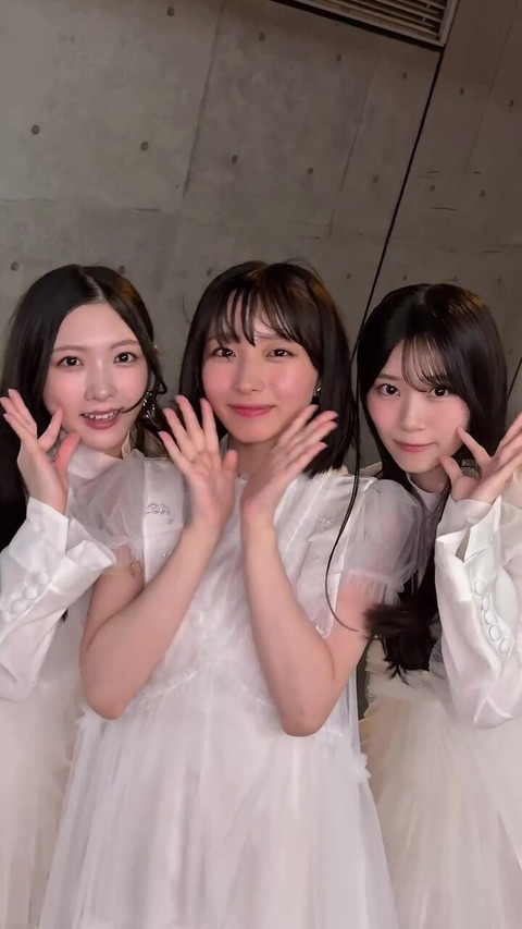 【悲報】大野愛実さん、櫻のビジュ代表に囲まれた結果・・・