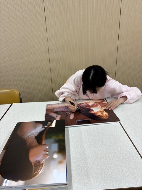 sakuraphotobook-2052970063859155198-02