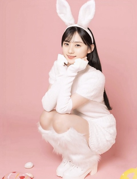 【画像】冨里奈央のバニーコスプレ、太ももの太さがエグ
