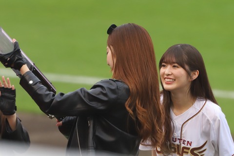 【画像】小川彩さん、ガチで早く撃ちたそうな顔が可愛過ぎる