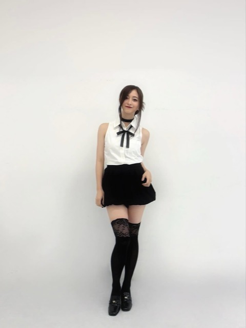 この井上和の絶対領域のチラ見せ、ガチで性的すぎる件wwwwww