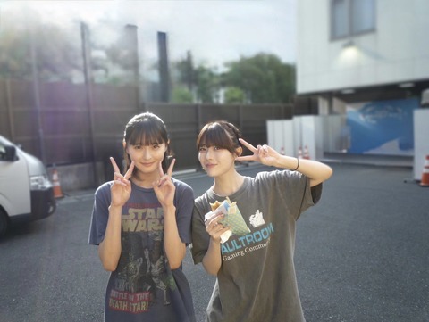 【画像】喫煙所にいる遠藤さくらと岩本蓮加を激写した結果wwww