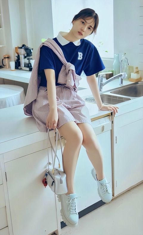 小坂菜緒の最新の太もも、ガチで最高すぎるwwwwwwww