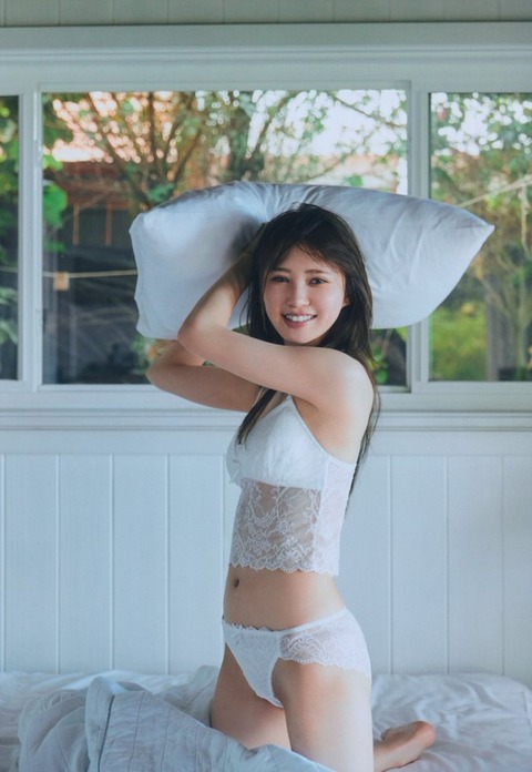 加藤史帆の『ランジェリー』が透け過ぎて大事なところまで丸見えにwwwwwwwwwww（画像あり）