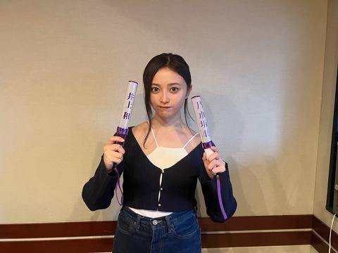 【朗報】井上和さん、スケスケの上位互換のような服を着てしまうwww