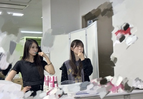 【画像】井上和さん、菅原咲月とのツーショットで過激すぎるチラ見せが